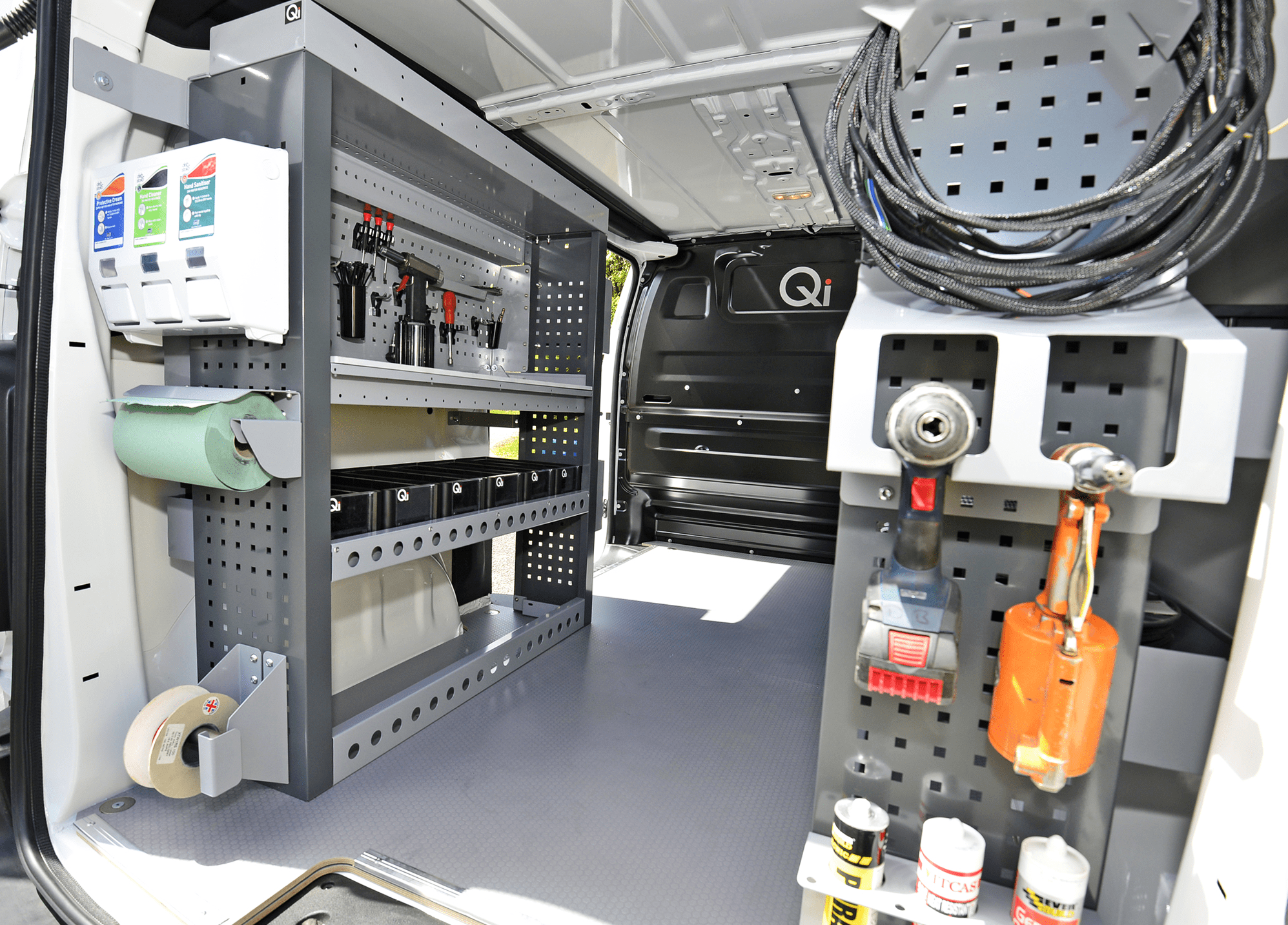 Light Commercial Vehicles 22 Qi's FAST-FIT racking